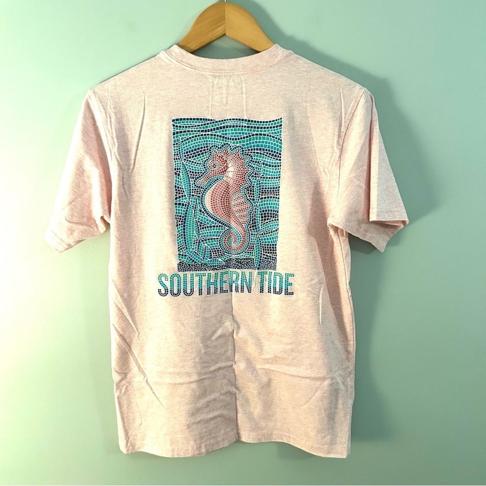 Southern Tide Mosaic Seahorse Pink Heathered Tee. Size Small.